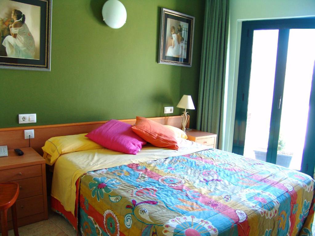 Hotel Pinxo 산타콜로마데파르네스 객실 사진