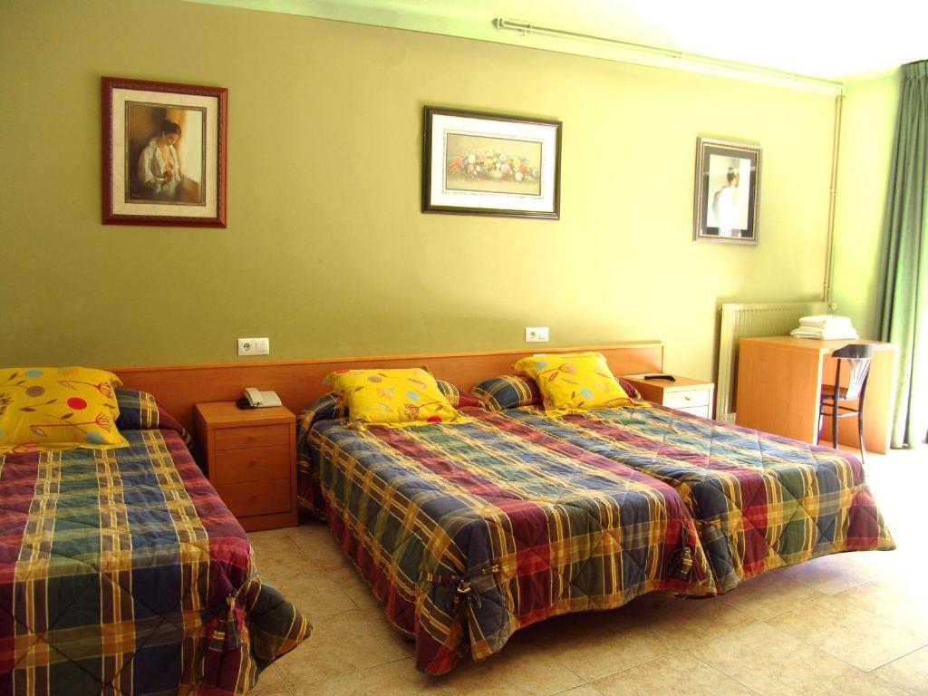 Hotel Pinxo 산타콜로마데파르네스 객실 사진
