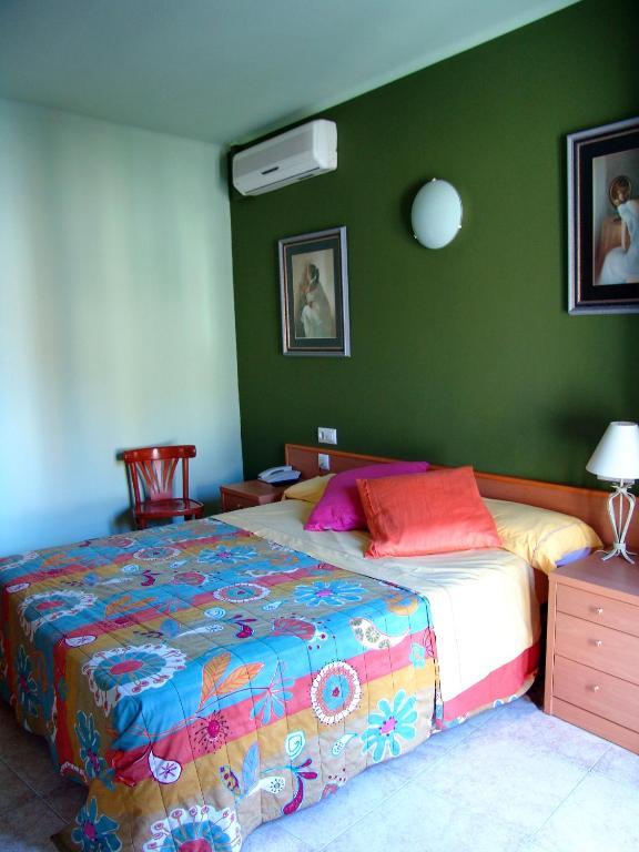 Hotel Pinxo 산타콜로마데파르네스 객실 사진